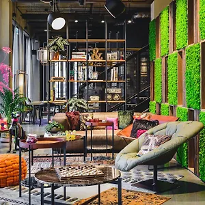https://moxy-poznan-airport.poznan-hotels.com